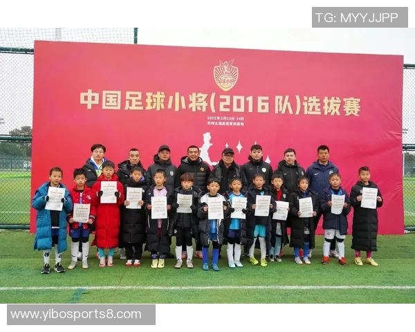 最壮足球的魅力与精神探讨：如何在比赛中展现团队合作与个人风采