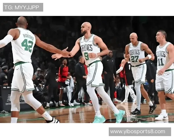 普理查德和怀特联手发威绿军在塔图姆缺阵情况下逆转战胜开拓者