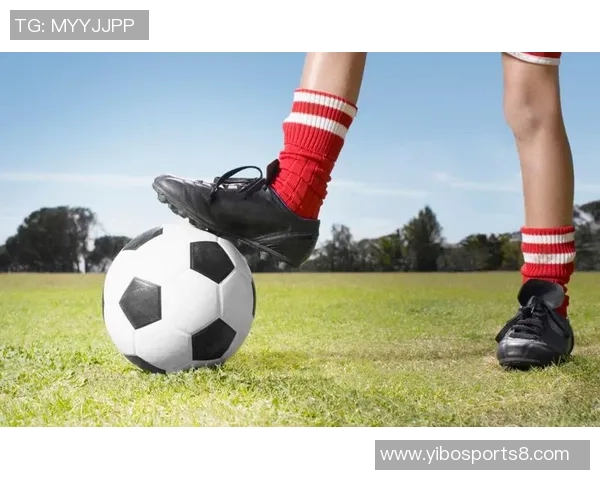 足球停球技巧教学视频助你轻松掌握停球要领提升球技水平